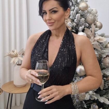 Ολόσωμη φόρμα με παγιέτες και ζώνη