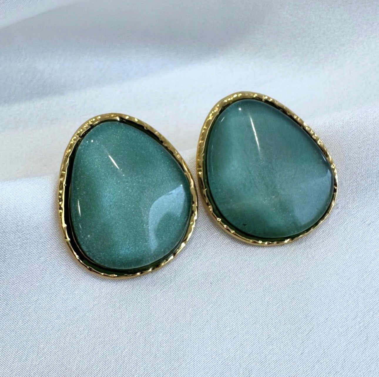 Σκουλαρίκια χρυσά με πρασινη πέτρα
