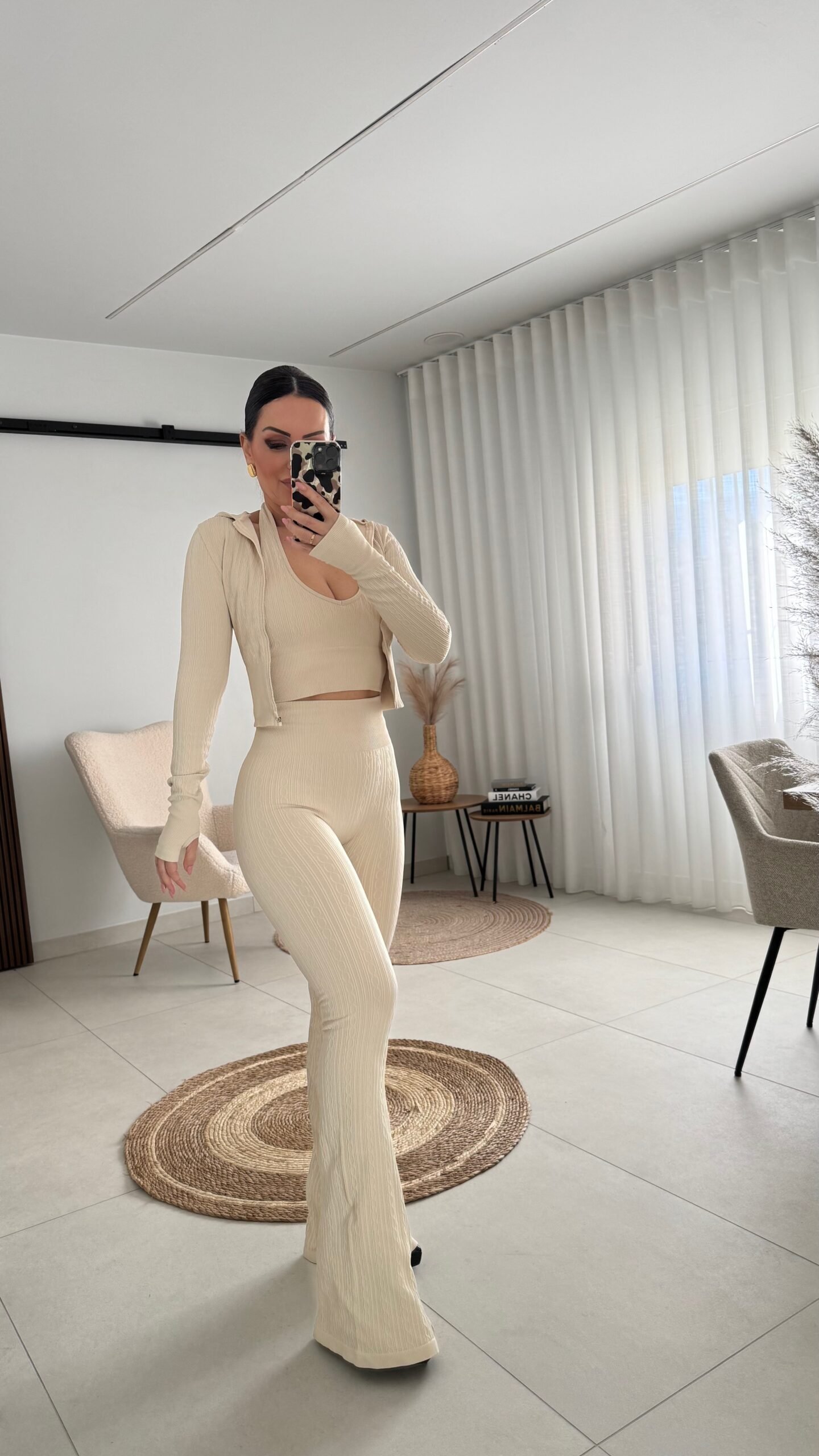 Αθλητικό σετ τριών τεμαχίων μπεζ - Image 2