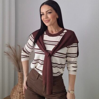 Mπλούζα ριγέ σε λευκή-καφέ απόχρωση.