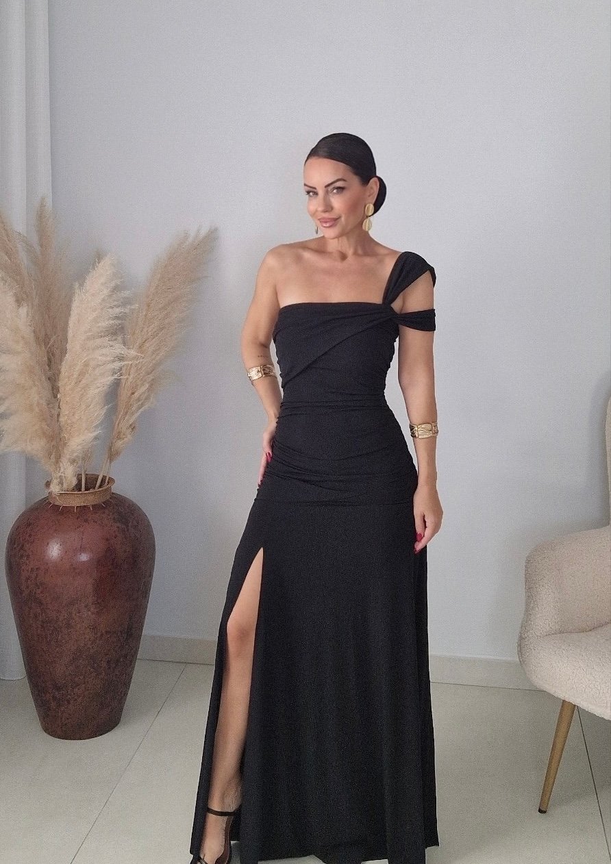 Black Sculpted Elegance Maxi Dress