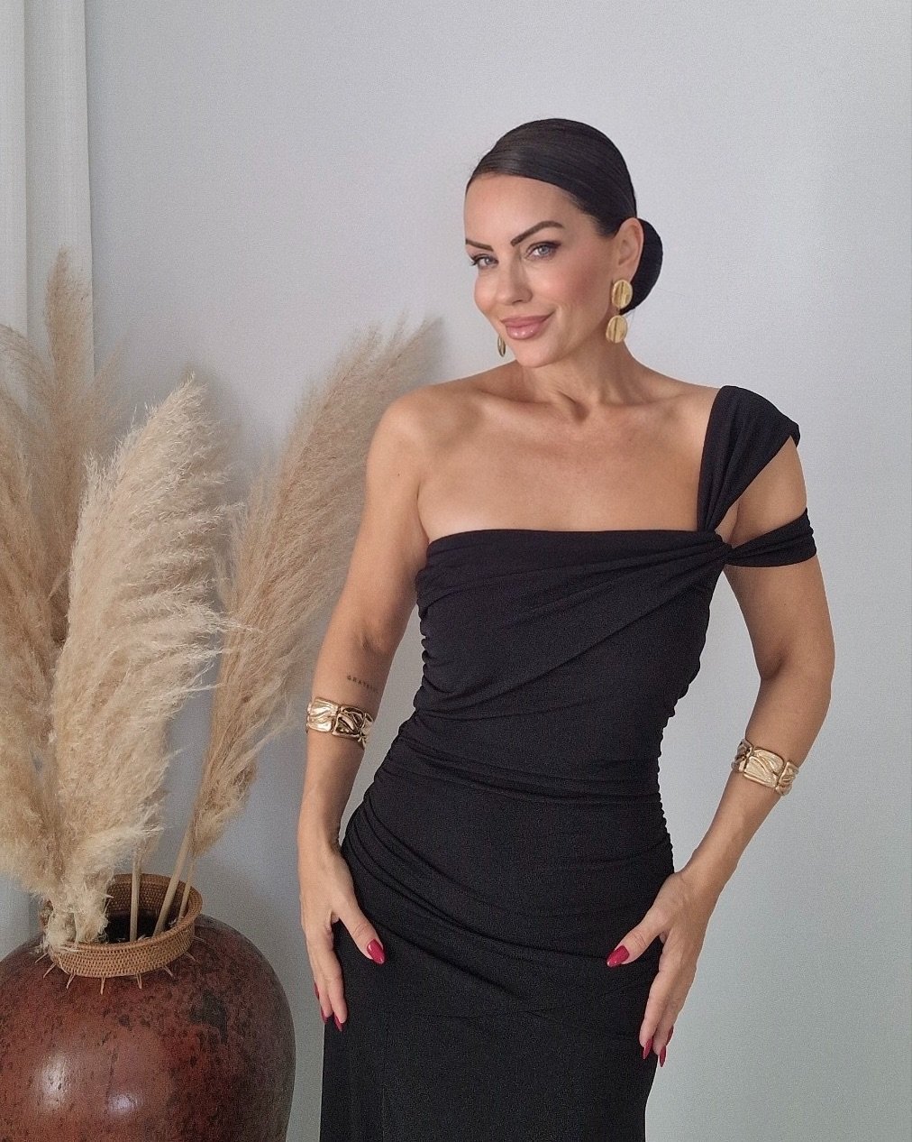 Black Sculpted Elegance Maxi Dress - Image 4